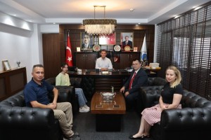 Başkan Çetin, LGS Türkiye Birincisi Zeynep Simay Öztürk'ü Ağırladı
